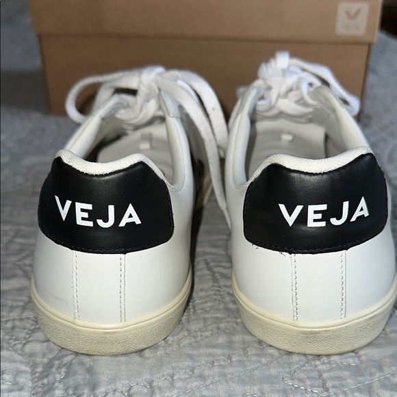 Veja Esplar logo leather White and Black Sneakers - Picture 4 of 8
